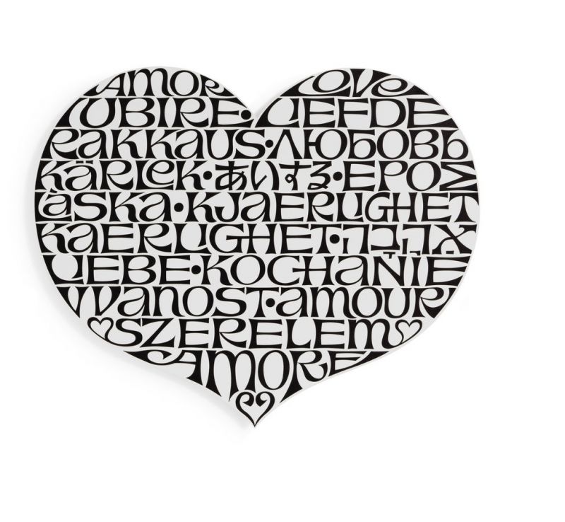 Metal Wall Relief "International Love" Herzförmige Wanddeko mit Schriftzügen in verschiedenen Sprachen.